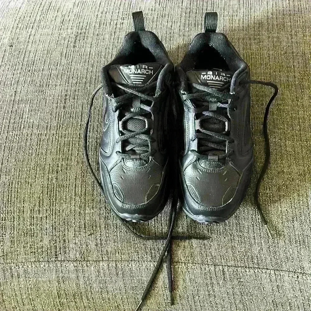 𝅺MEN’S Nike Air Monarch IV